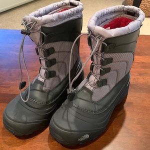 NorthFace boys snowboots. Size 7 mens. Waterproof